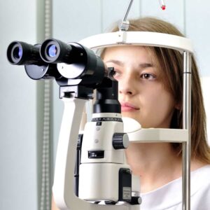 Справку от окулиста - купить на сайте MEDKOM-ONLINE